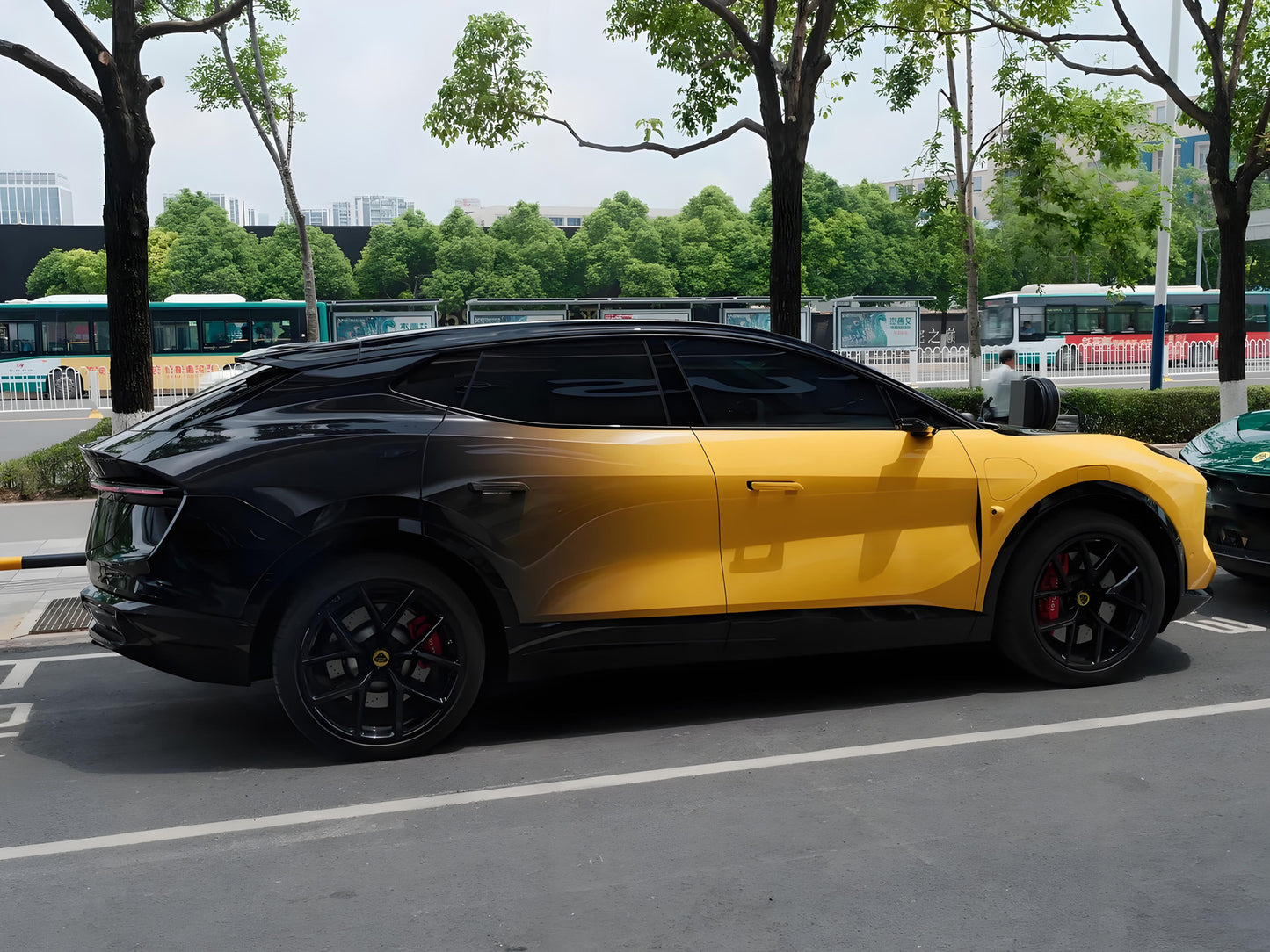 ブラックイエローグラデーションフルサイズカーラップ