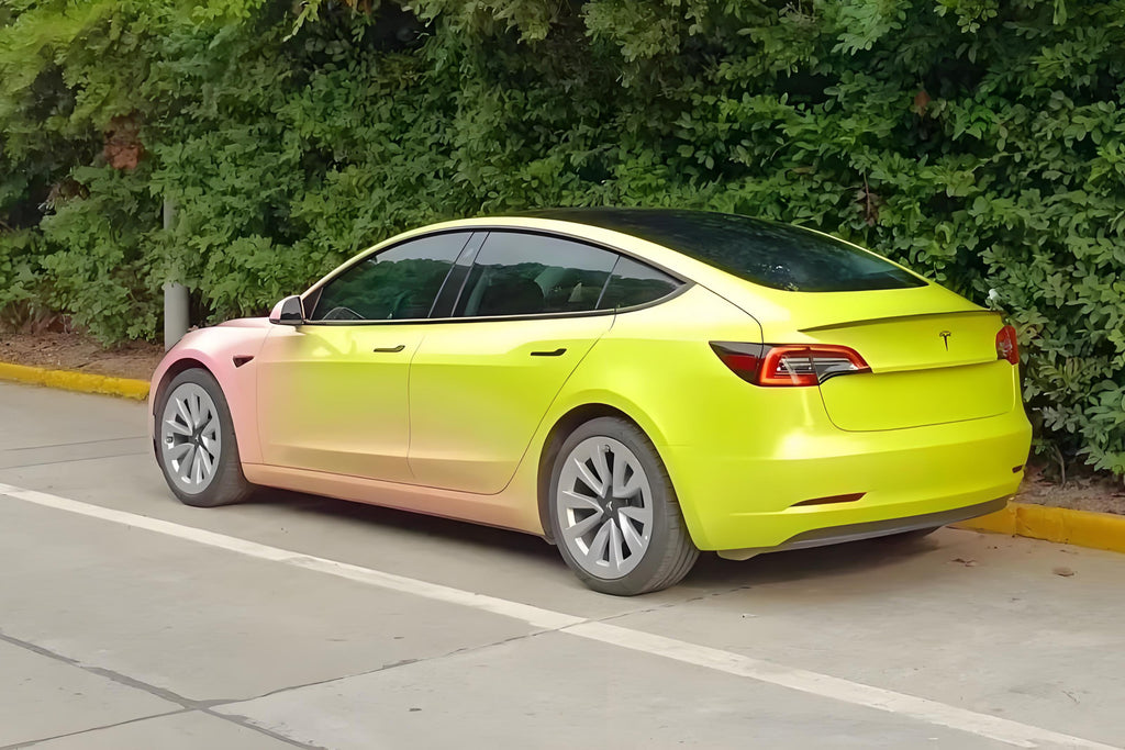 Autofolierung in voller Größe mit Farbverlauf in Pink und Gelb