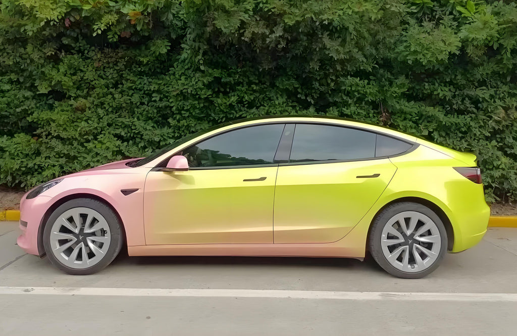 Autofolierung in voller Größe mit Farbverlauf in Pink und Gelb